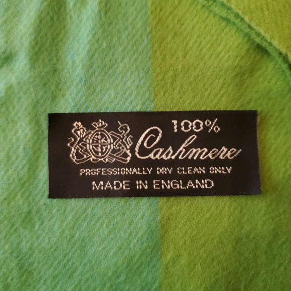 100% Cashmere Scarf, Green. Made in England. - Picture 2 of 4